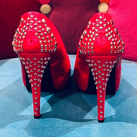 Red Silver Spike Heels Size 8 - Picture 3 of 4